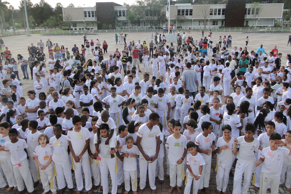 Portal de Not�cias PJF | Alunos do programa �Gente em Primeiro Lugar� participam de �Batizado de Capoeira� no s�bado | FUNALFA - 3/7/2013